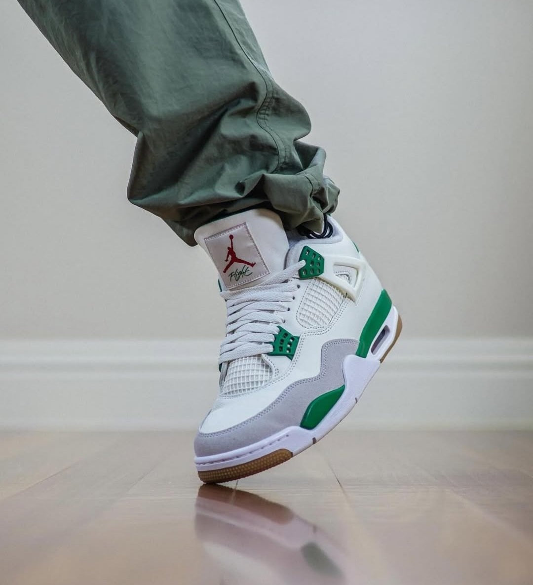 AIR Jordan 4 Retro SB Pine Green
